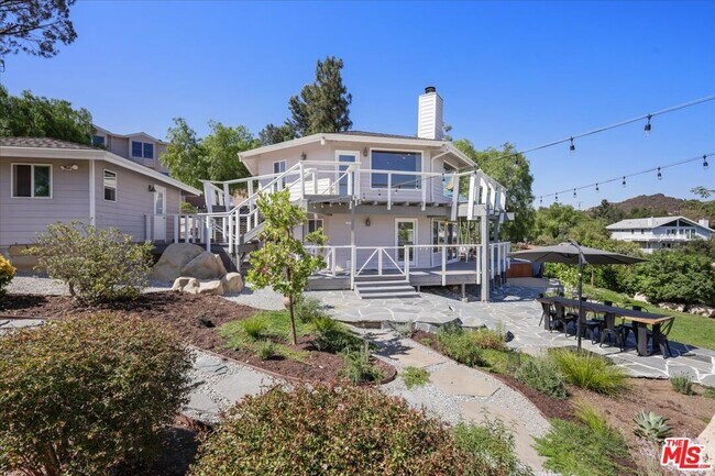 Building Photo - 1746 Deerhill Trail