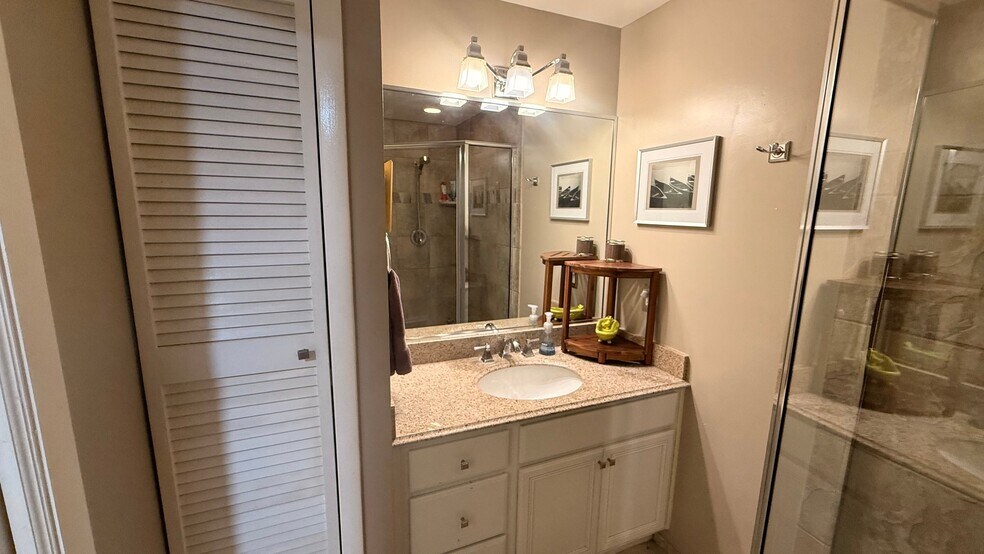 Building Photo - 5319 N Orange Ave