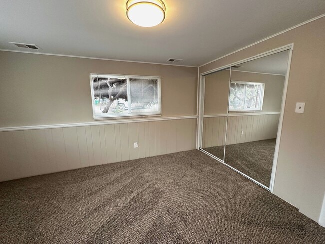 Building Photo - 431 S Victor Way