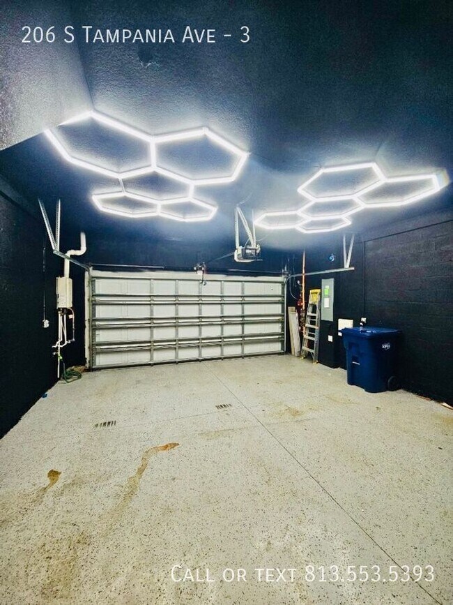 Building Photo - 206 S Tampania Ave