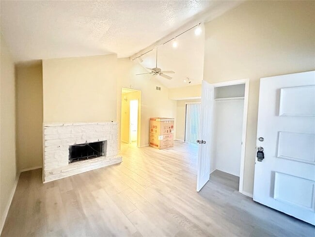 Building Photo - 4302 Scottsdale Rd