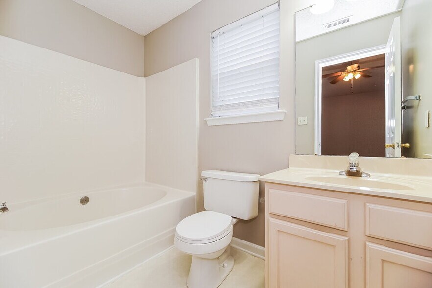Building Photo - 105 Sweetbriar Ct
