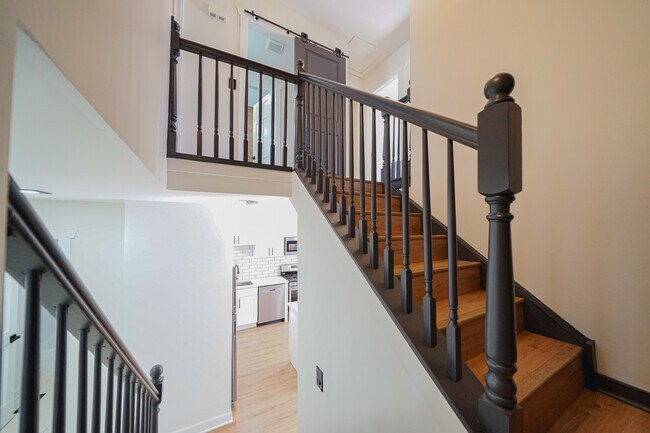 Building Photo - 621 Breakers Point