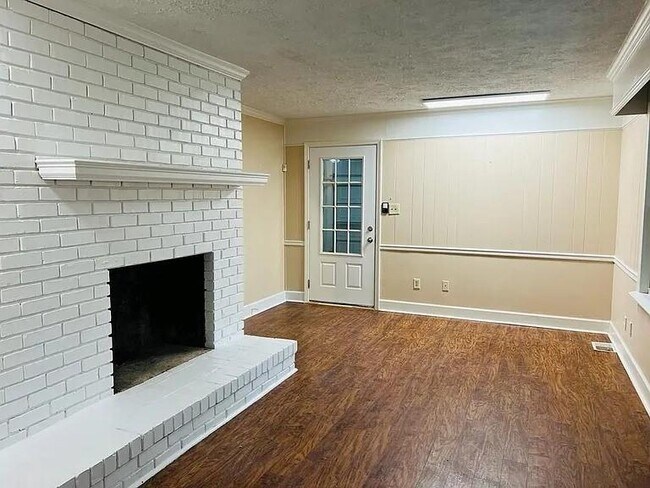 Building Photo - 33 Resty Hughes Cir