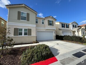 Building Photo - Newer 4 Bedroom Home