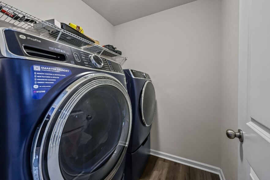 Building Photo - 1405 Amberlight Cir