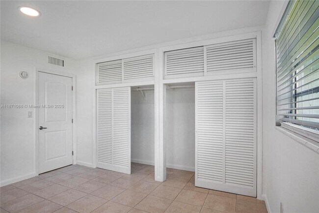 Building Photo - 7660 SW 82nd St