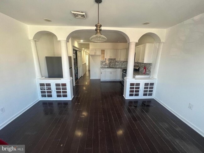 Building Photo - 616 S 60th St