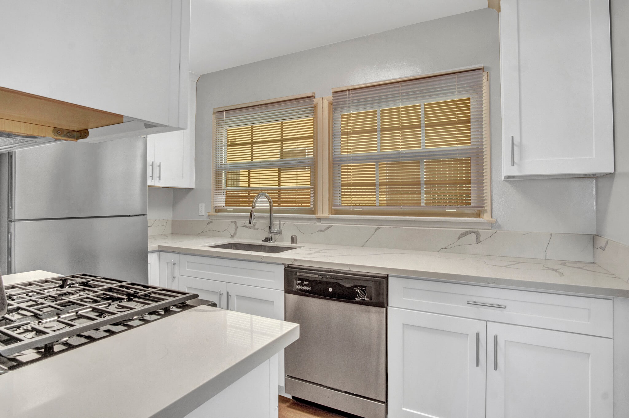 Building Photo - 13804 Moorpark St