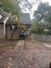 Building Photo - 2000 Countryhill Ln