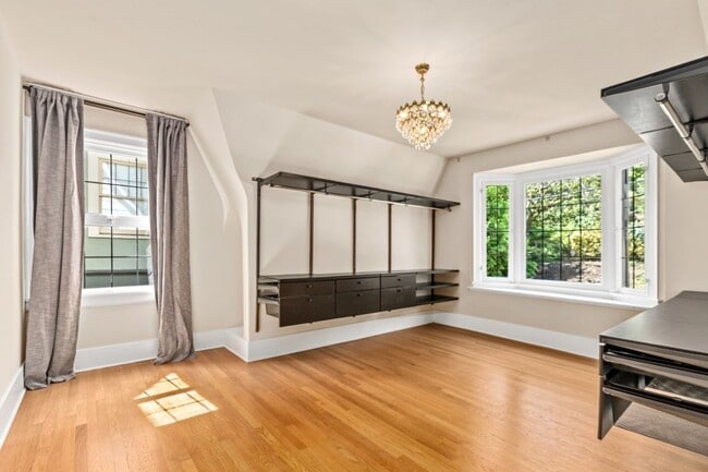 Building Photo - 4Bd/1.75Ba Seattle House