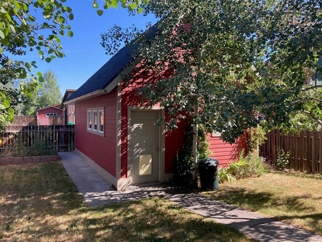 Building Photo - Charming in the Heart of Bozeman