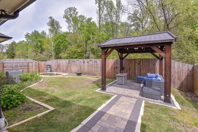 Building Photo - Available! Gorgeous 3 Bedroom 2 Bath in Tyler!