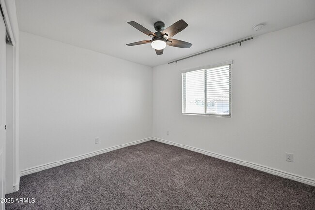 Building Photo - 14435 W El Cortez Pl