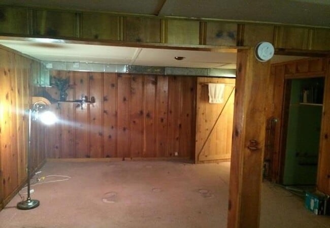 Building Photo - CLOSE TO UNR - HARDWOOD FLOORS - FENCED BA...