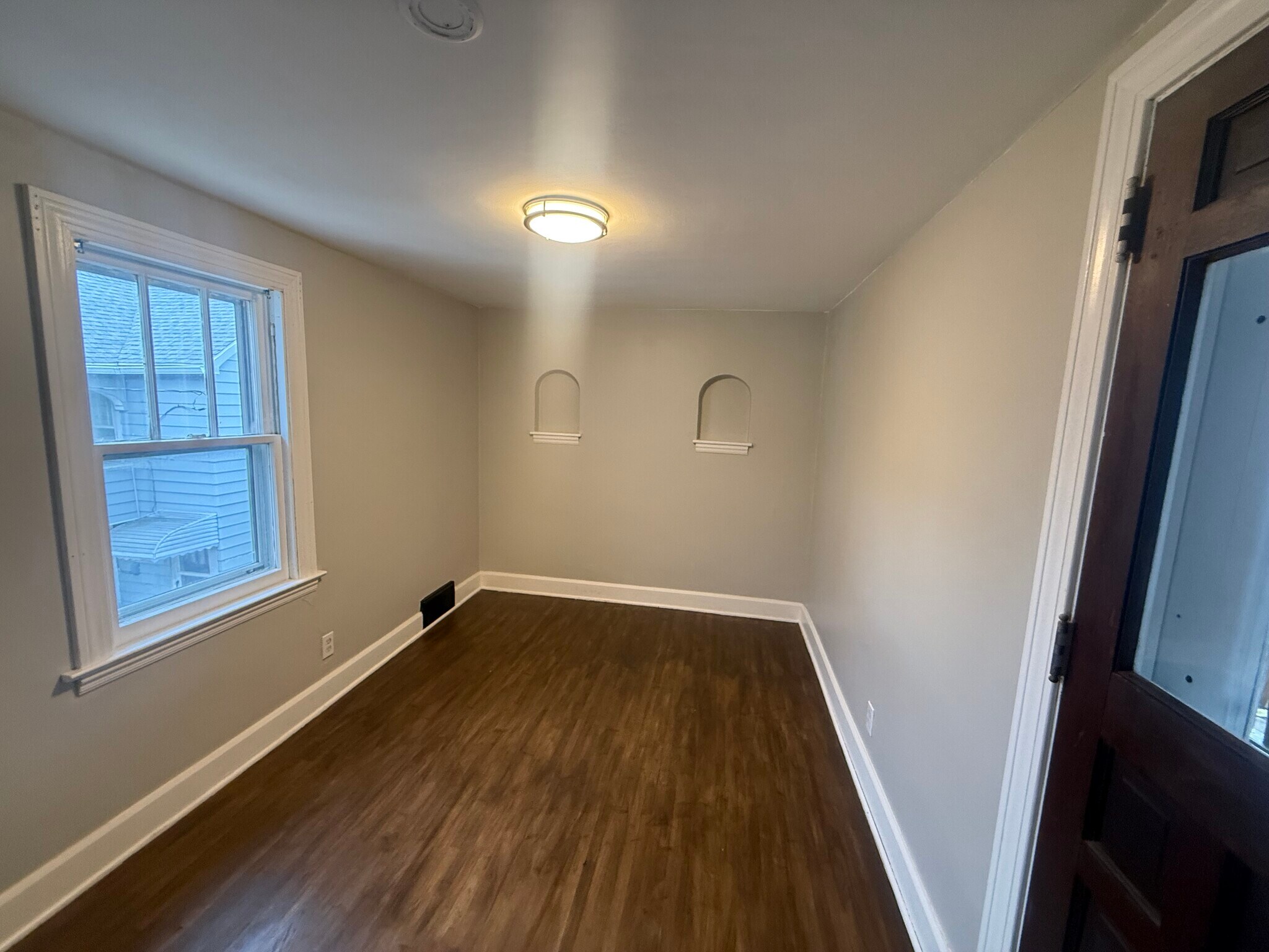 Building Photo - 34 Sunset St