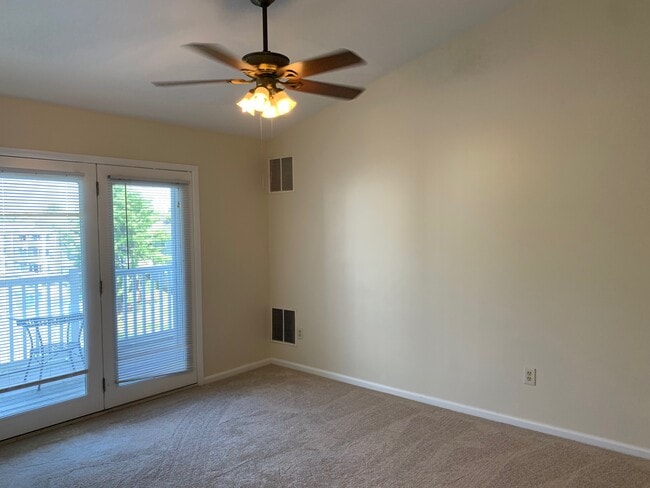 Building Photo - 2207 Waters Edge Dr