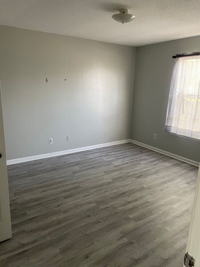 Building Photo - 222 Lanier Dr