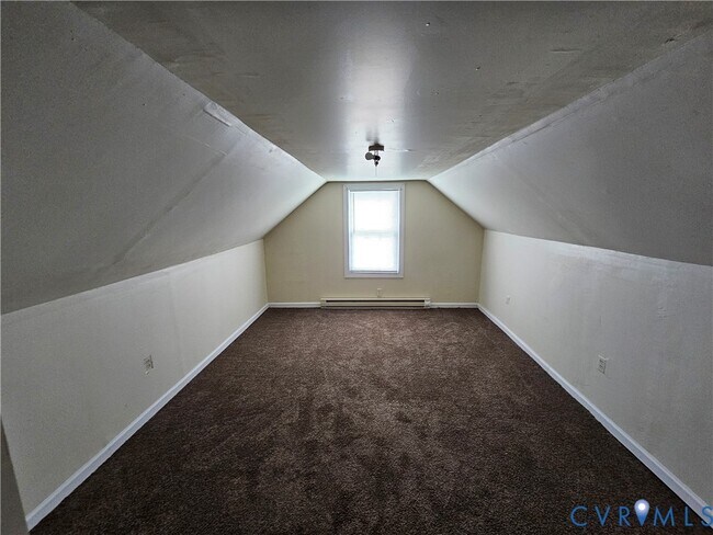 Building Photo - 2405 Granville Ave