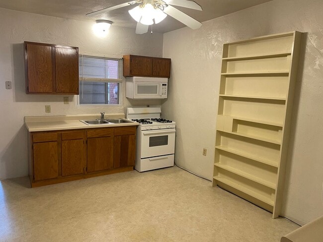 Building Photo - Duplex