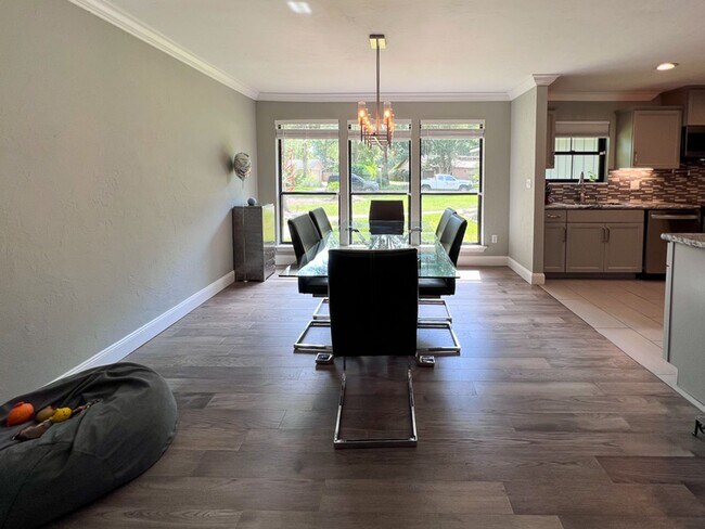 Building Photo - 3BR/2BA POOL HOME in SW Gainesville - avai...