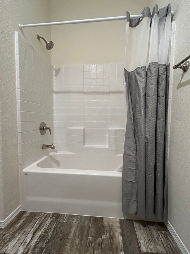 Building Photo - Powers Creek