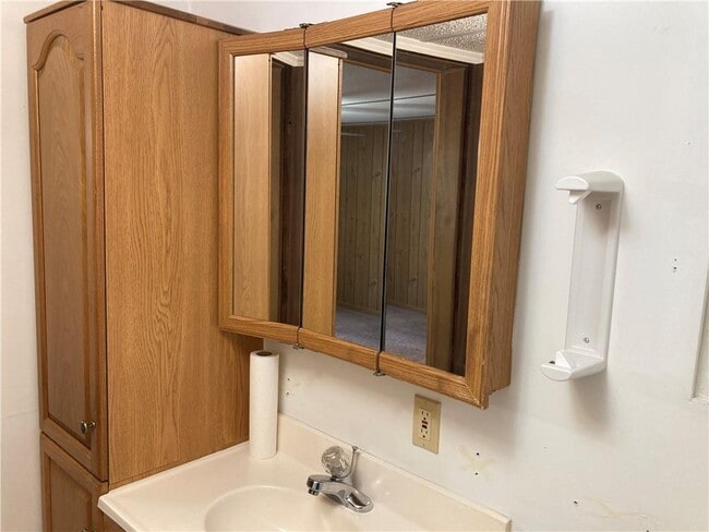 Building Photo - 2 Maple Leaf Dr