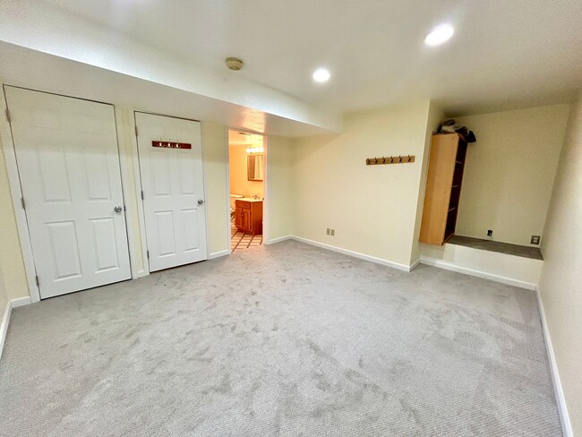 Building Photo - Looking for a Quality tenant who appreciat...