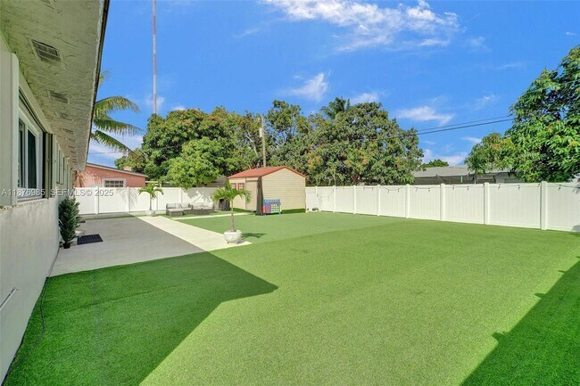 Building Photo - 19625 NW 6th Pl