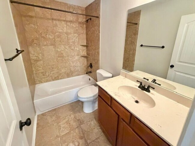 Building Photo - Gated Community 4 Bedroom 2.5 Bath Home In Southeast Memphis