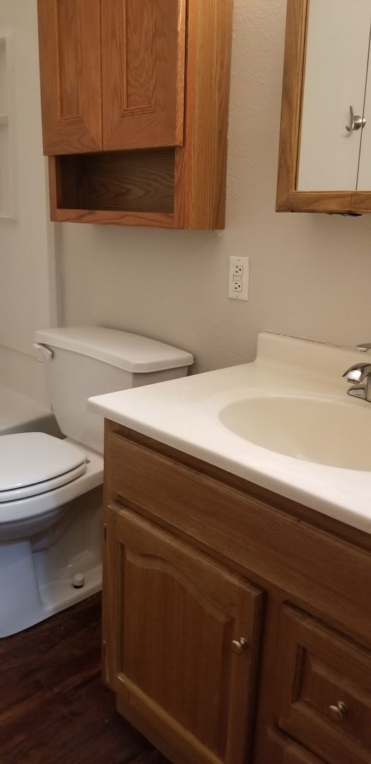 Building Photo - HALF OFF FIRST MONTH'S RENT SPECIAL! 2 Bedroom 1 Bath Condo