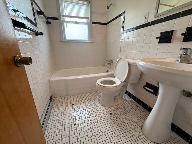 Building Photo - 26631 Lakeshore Blvd