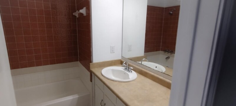 Building Photo - 2327 Tiffany Dr