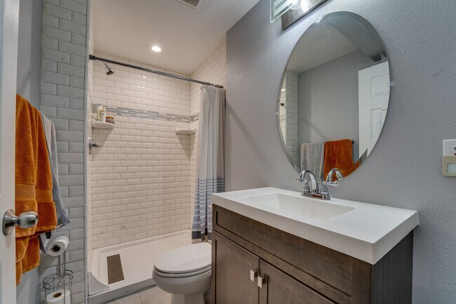 Building Photo - Beautiful 5 bed, 3 Bath House in Central Fort Collins!