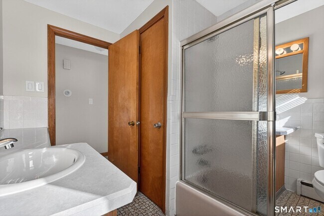 Building Photo - 985 Slater Rd