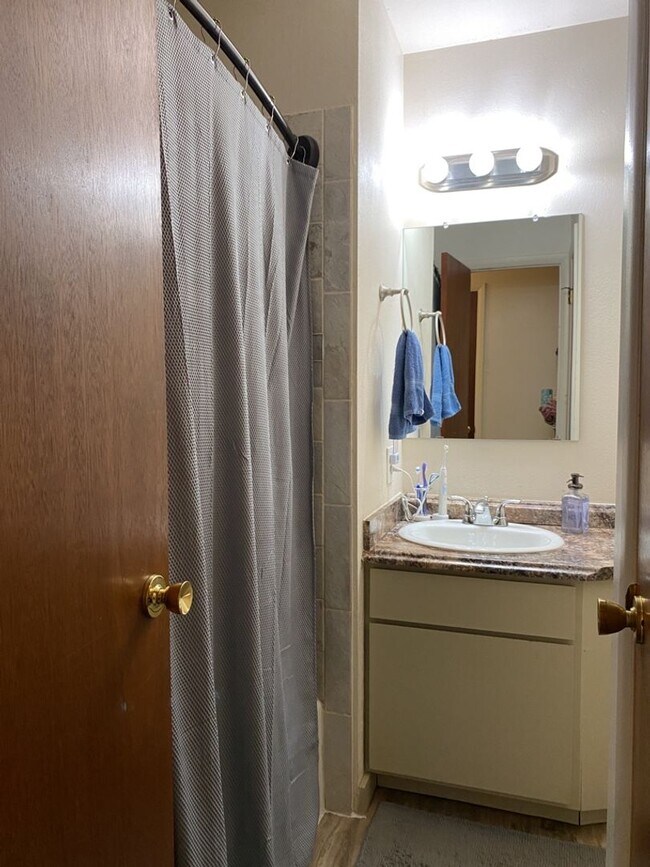 Building Photo - STUDENTS WELCOME! Spacious single-family home in the heart of Ft. Collins!