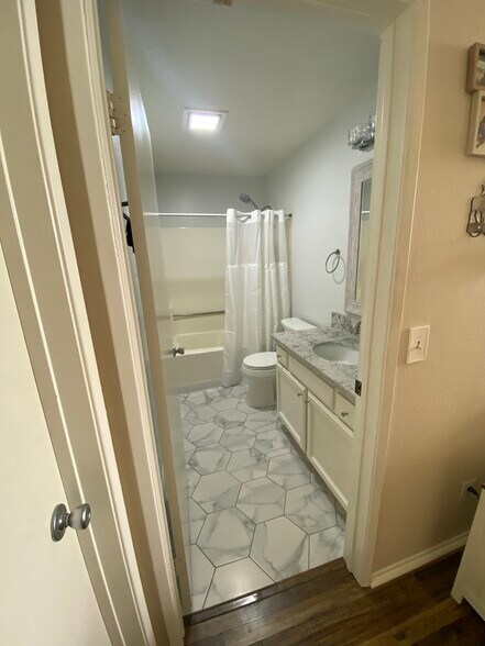 Building Photo - 2623 Antonio Dr