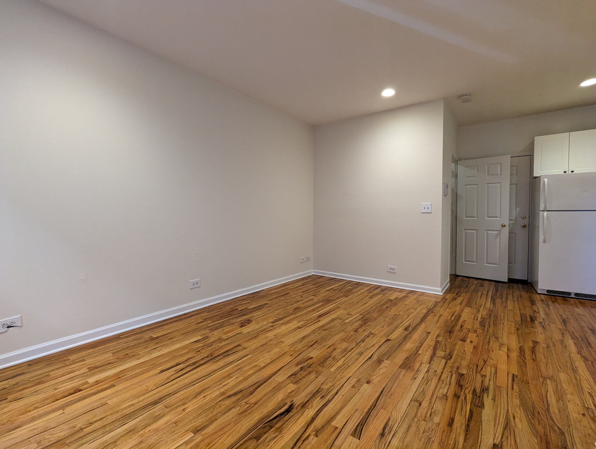 Building Photo - 912 W Dakin St