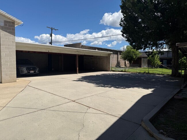 Building Photo - 54 W 250 N