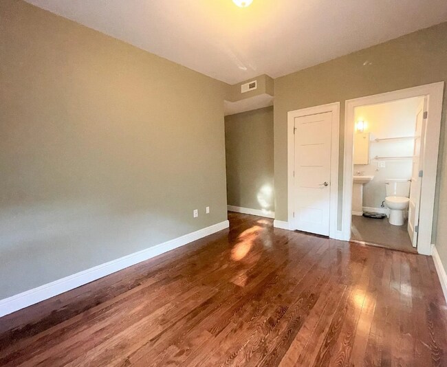 Building Photo - 3.0 bedroom in Cambridge Massachusetts 02139