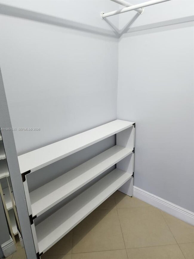 Building Photo - 537 N University Dr