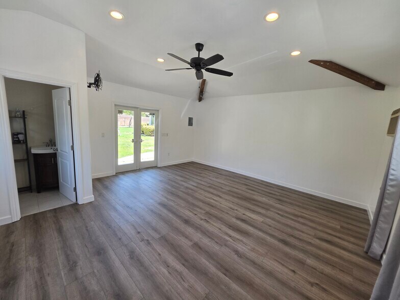 Building Photo - 9805 La Tuna Canyon Rd