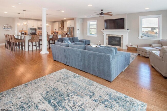 Building Photo - 352 31st St S