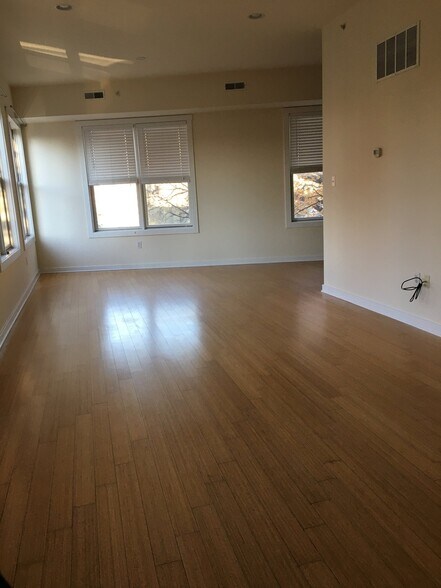 Building Photo - 2146 E Susquehanna Ave