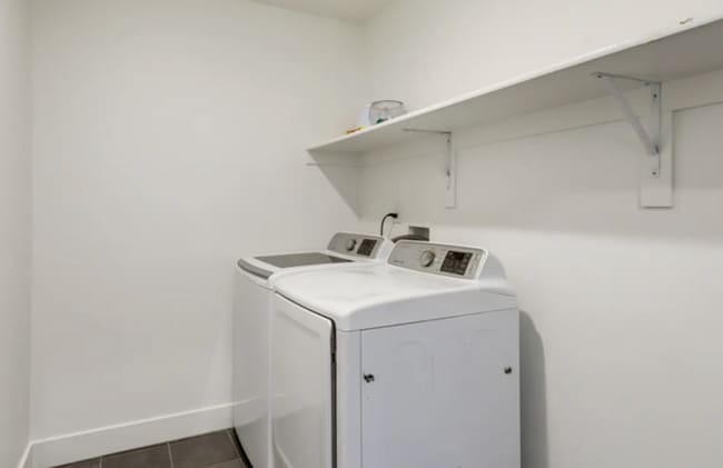 Building Photo - FURNISHED Charming 4 bedroom, 2.5 American Fork Home