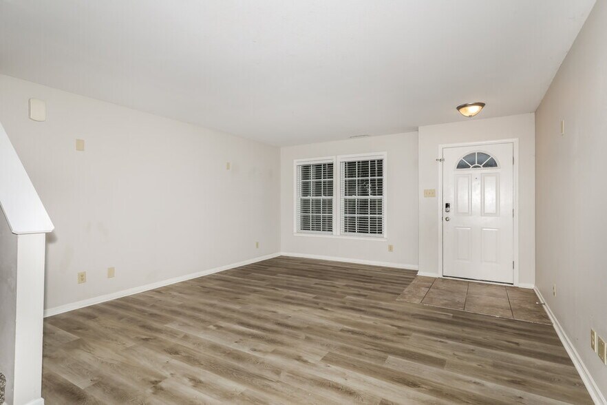 Building Photo - 10936 Mansfield Way