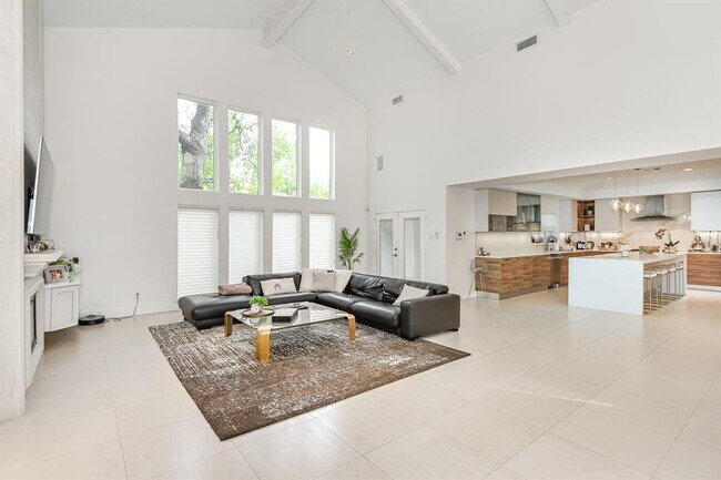 Building Photo - 8911 Birdwood Ct