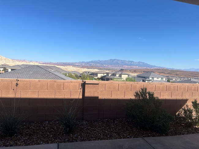 Building Photo - Unobstructed views of Pine Mountain on corner lot.