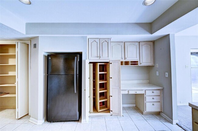 Building Photo - 2610 Princess Ln
