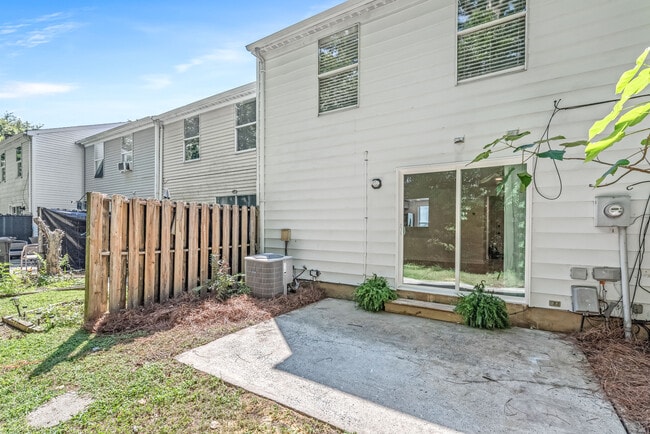 Building Photo - 9726 Old Gate Dr